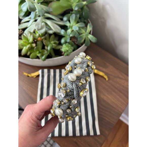 NEW Lele Sadoughi Crystal Tweed Pearl Logo Charm Knotted Headband Gray Size: O/S - Picture 2 of 6